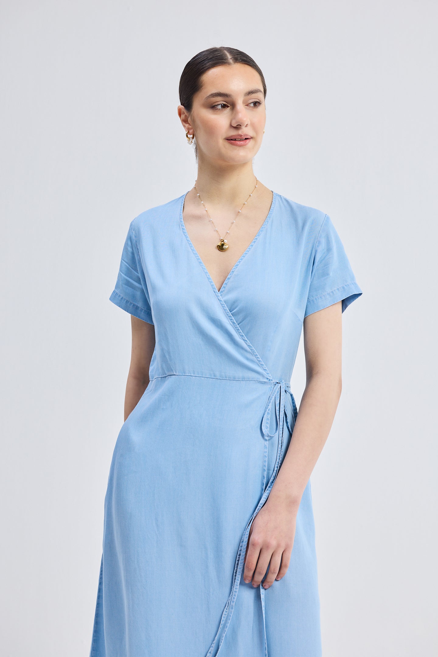 Maxivestido cruzado en azul claro