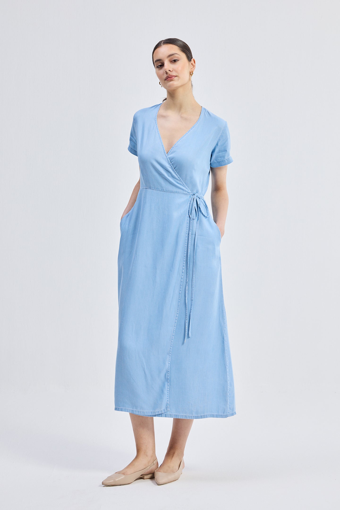 Maxivestido cruzado en azul claro