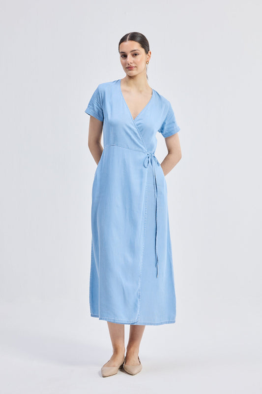 Maxivestido cruzado en azul claro