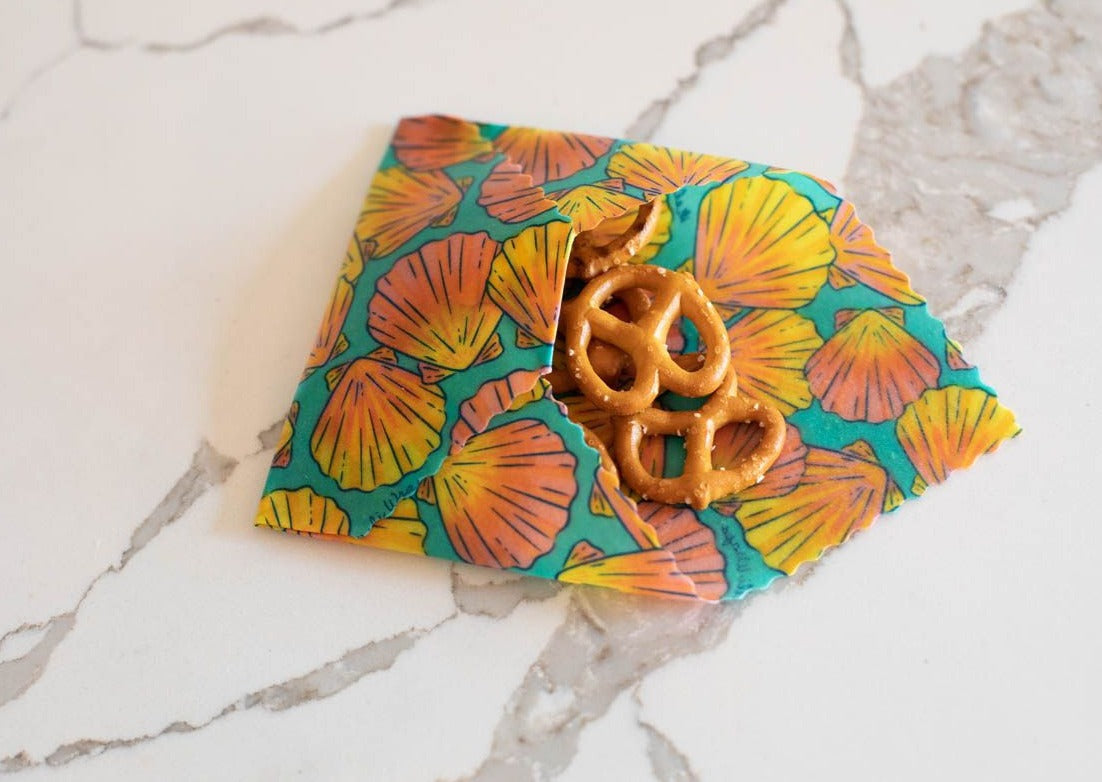 Meli Wraps Rollo a granel de envoltura de cera de abeja + juego de cubiertos con estampado de conchas marinas