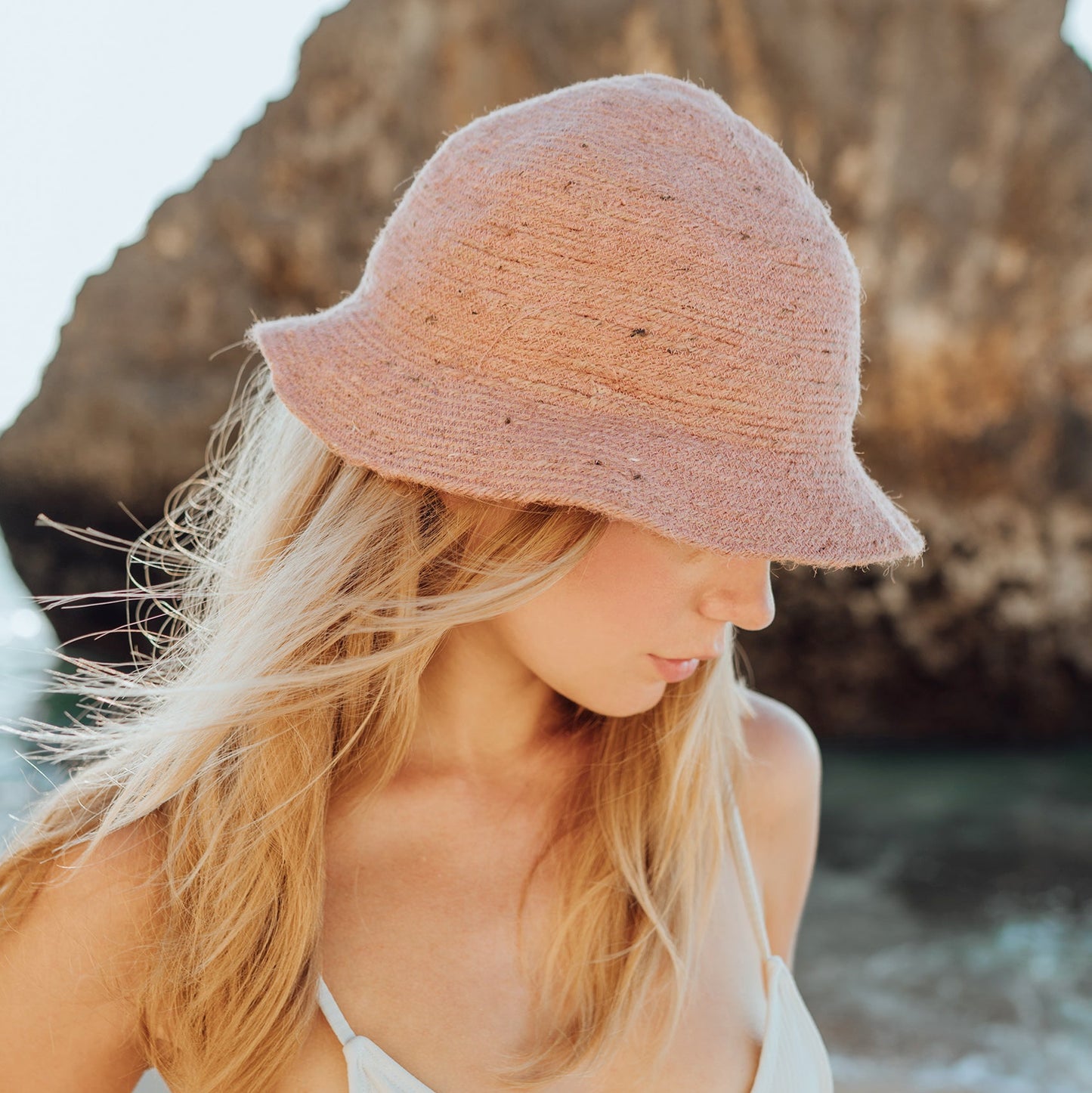 Sombrero de paja de yute NALA Safari en rosa ruborizado
