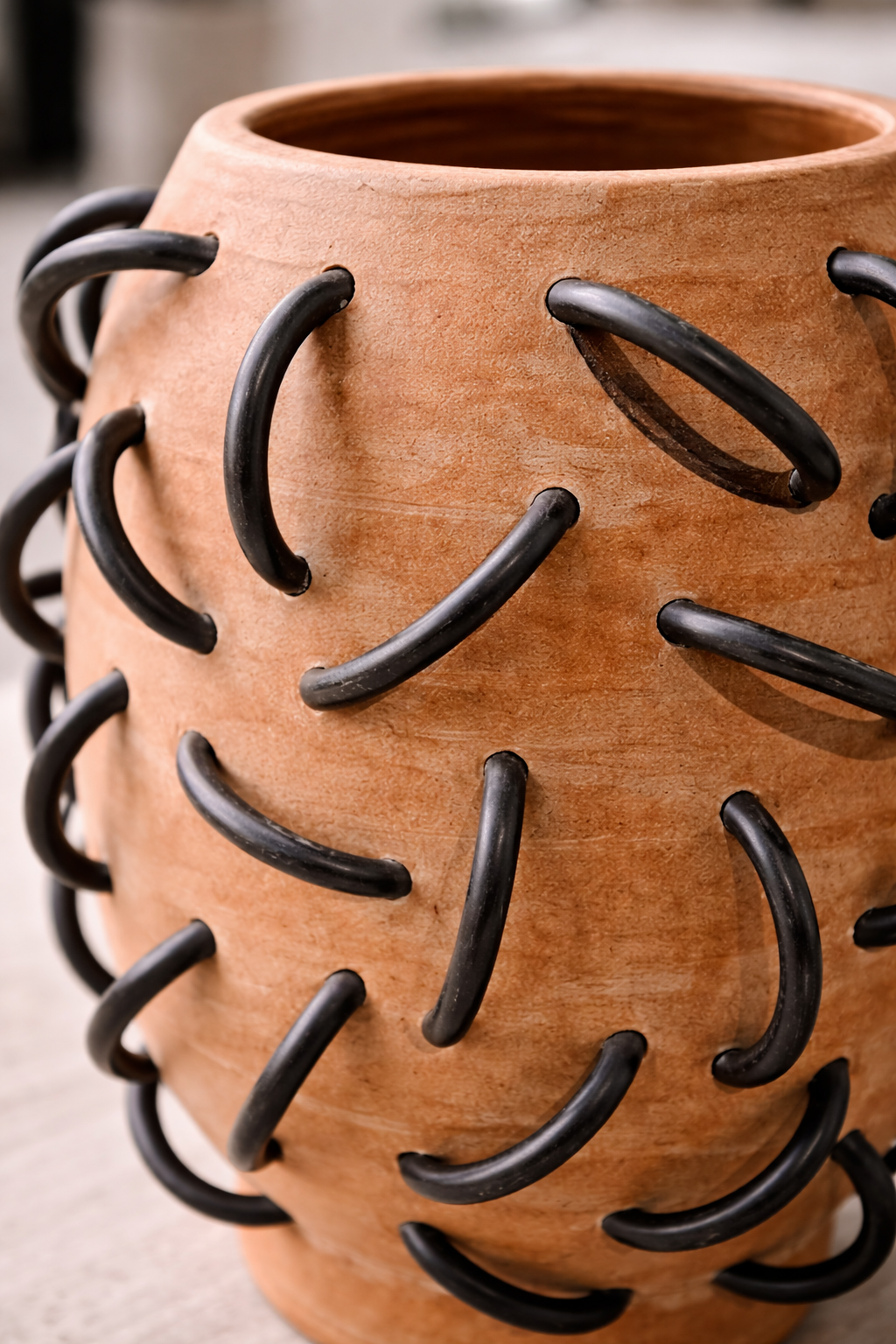 Jarrón Nada Terracota de Diego Olivero Studio