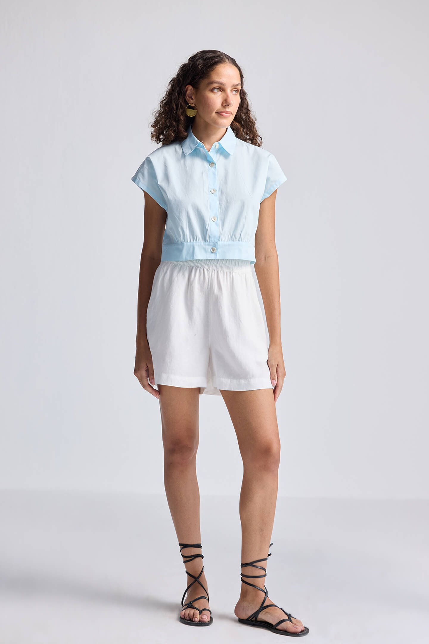 Camisa corta extragrande en azul veraniego
