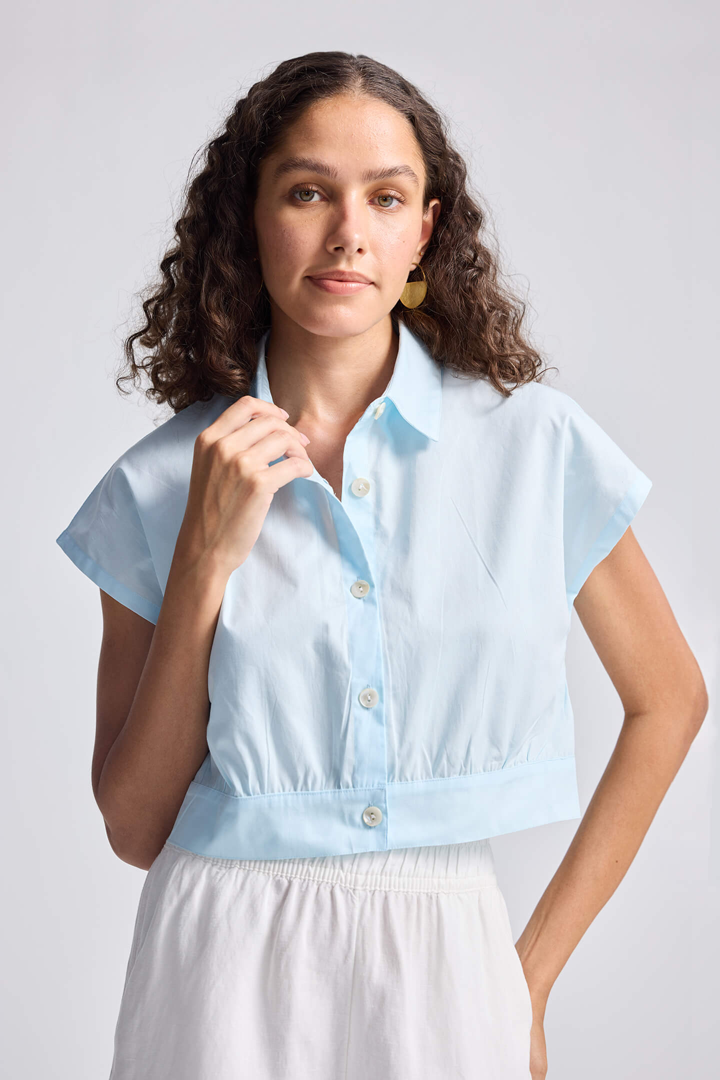 Camisa corta extragrande en azul veraniego