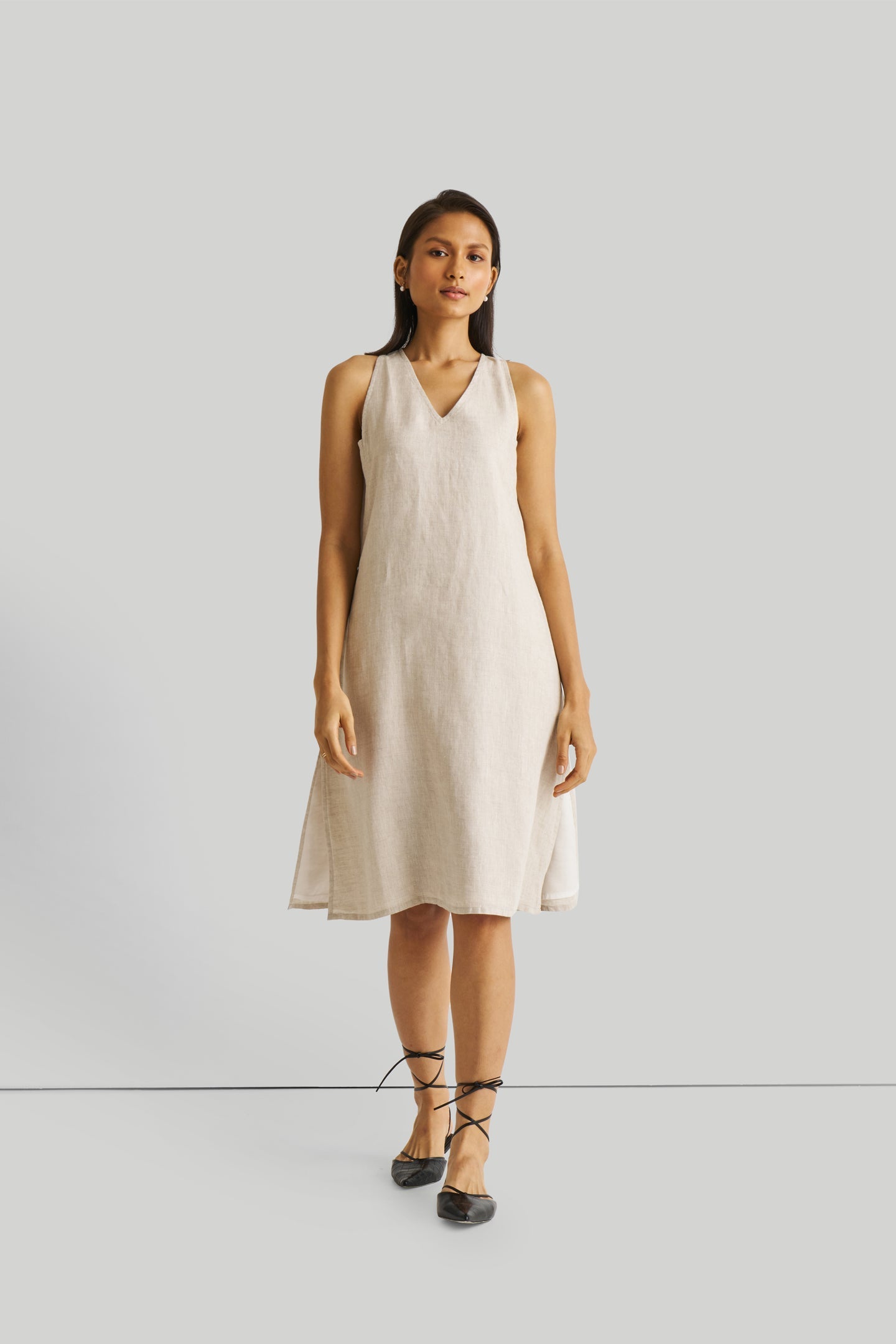 Vestido Reading Tea Leaves en color crudo