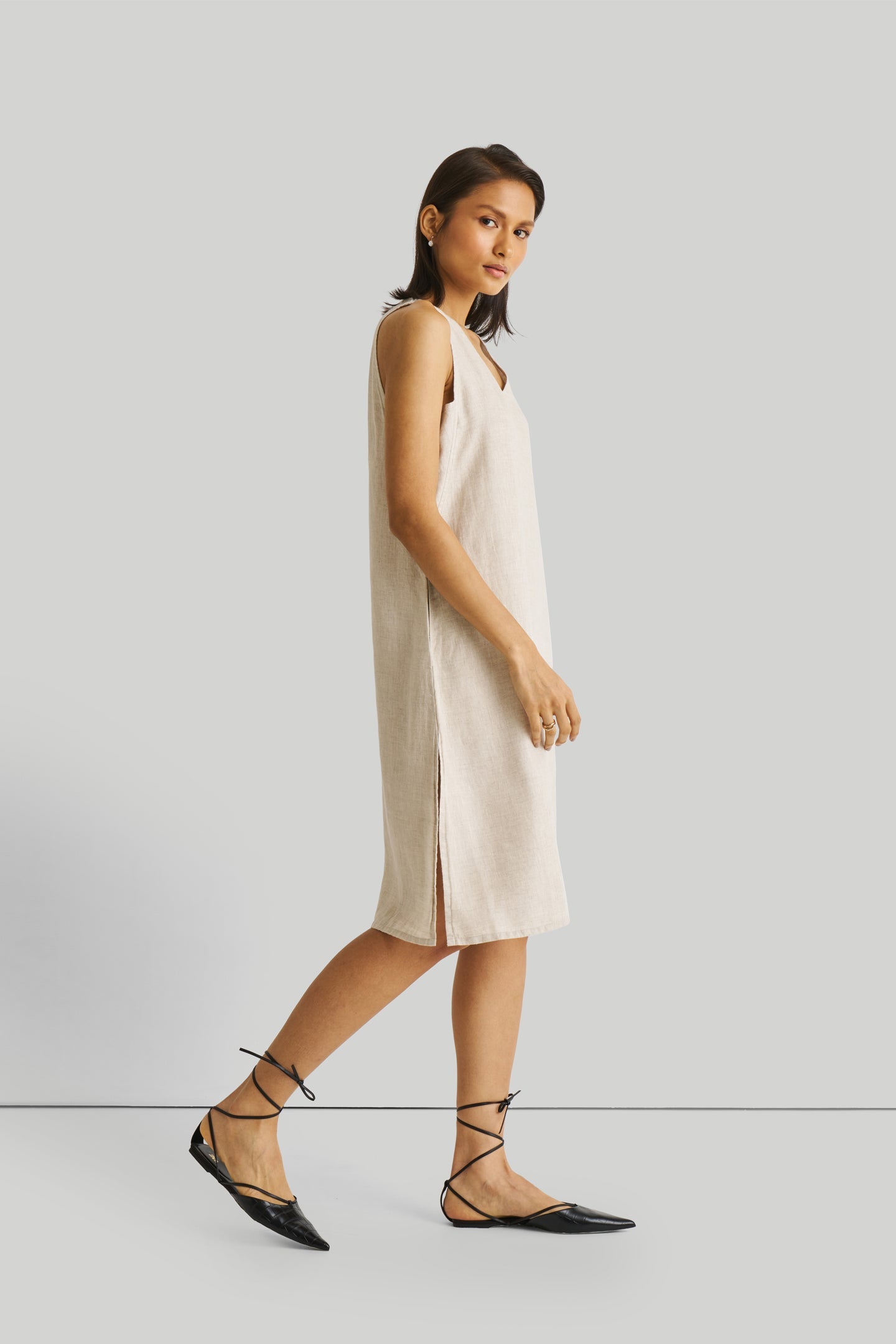Vestido Reading Tea Leaves en color crudo
