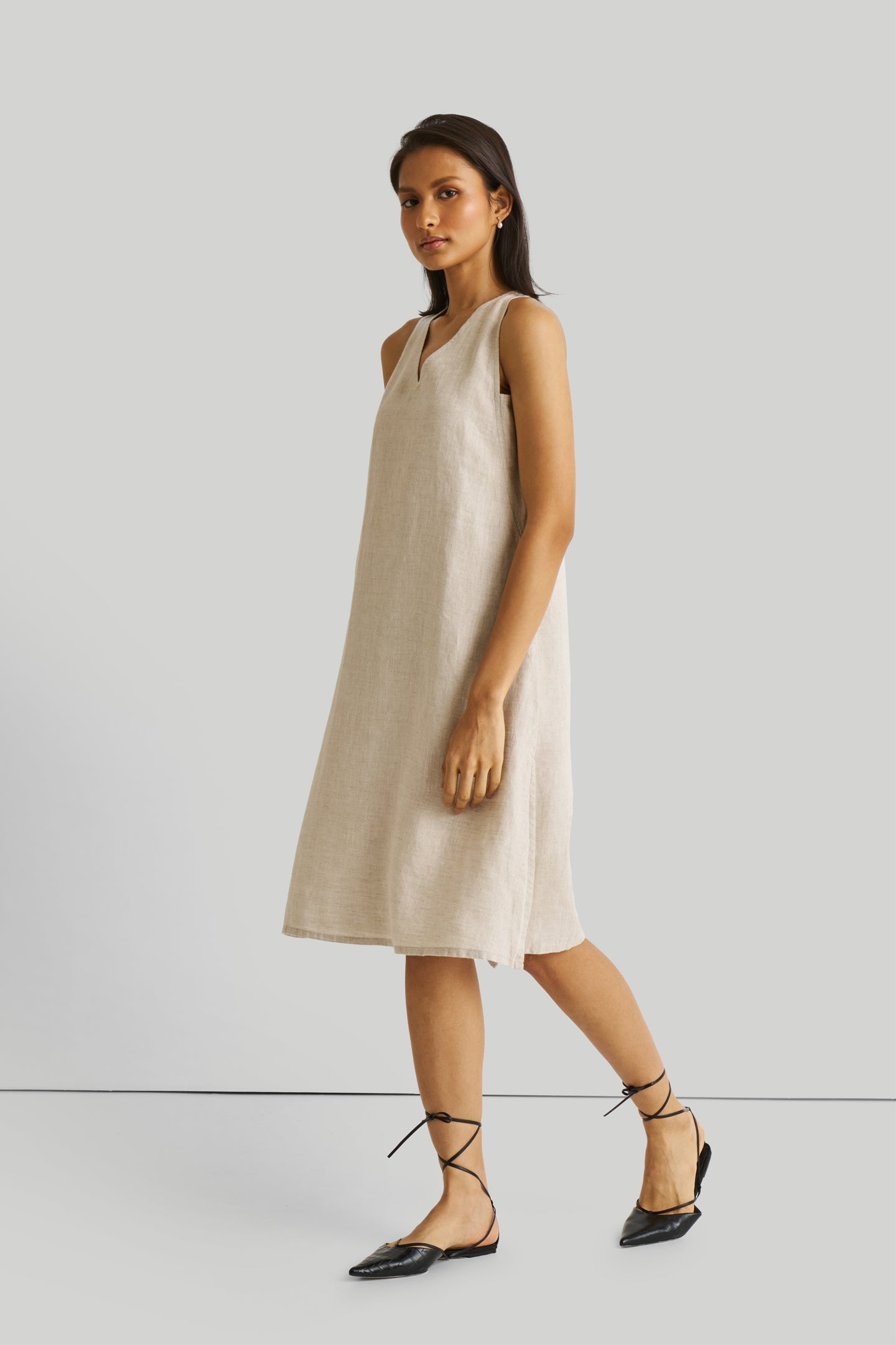 Vestido Reading Tea Leaves en color crudo