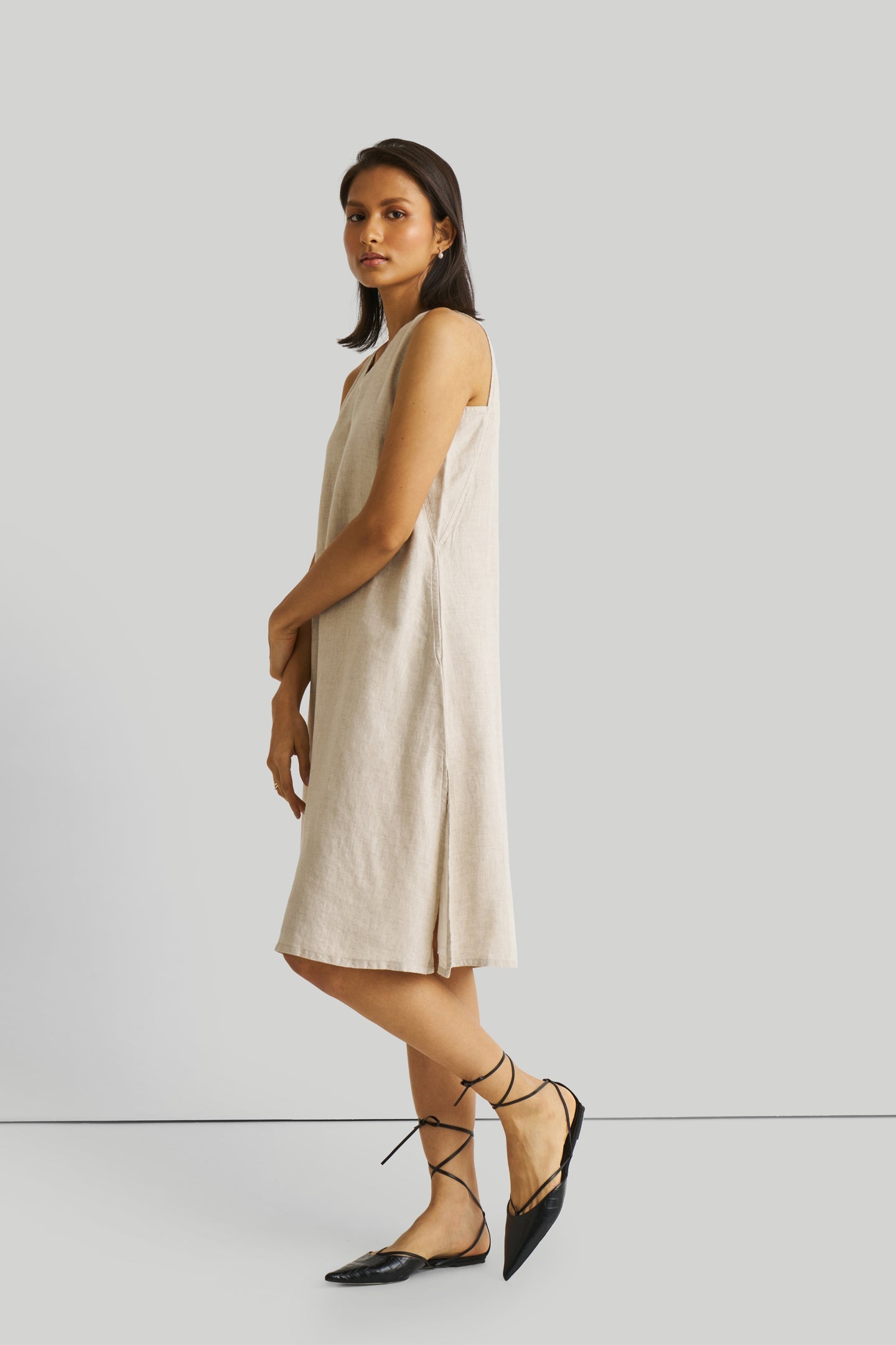 Vestido Reading Tea Leaves en color crudo