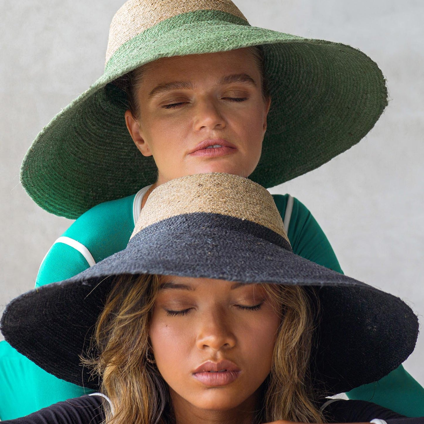 Sombrero de paja tejido a mano RIRI Duo de yute en color natural y negro