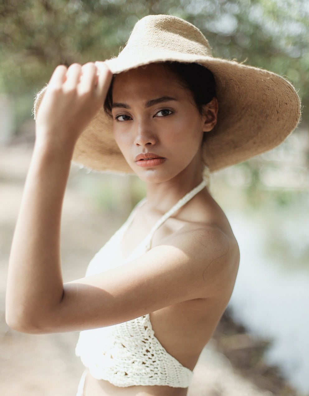 Sombrero de paja tejido a mano de yute RIRI en beige natural