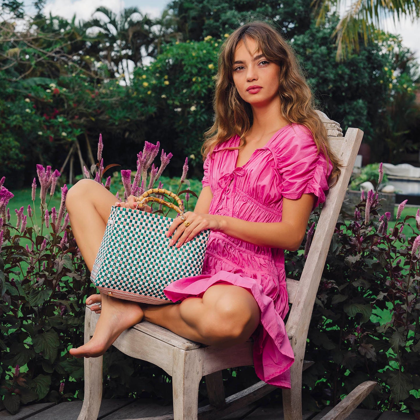 Vestido con volantes SRIKANDI en rosa guayaba