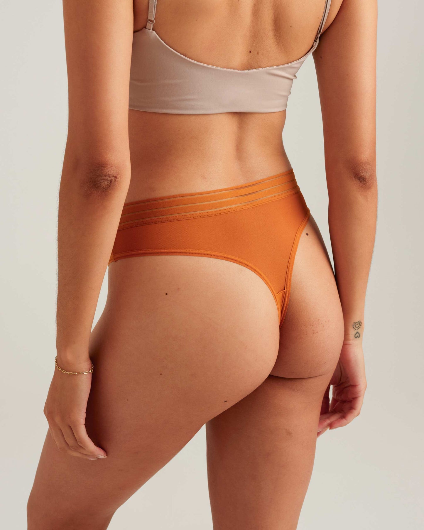 Tanga de malla a prueba de fugas
