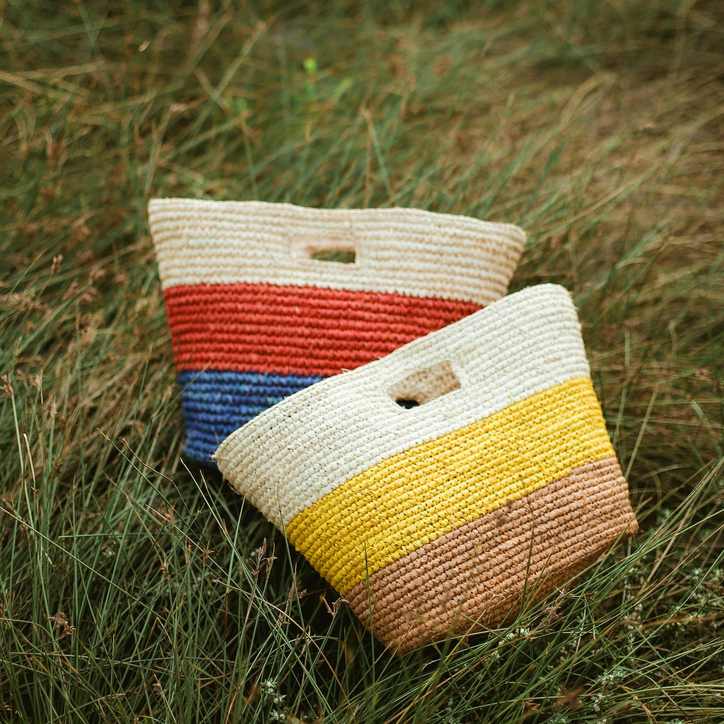 Bolso tote de rafia Sayan, en amarillo y beige