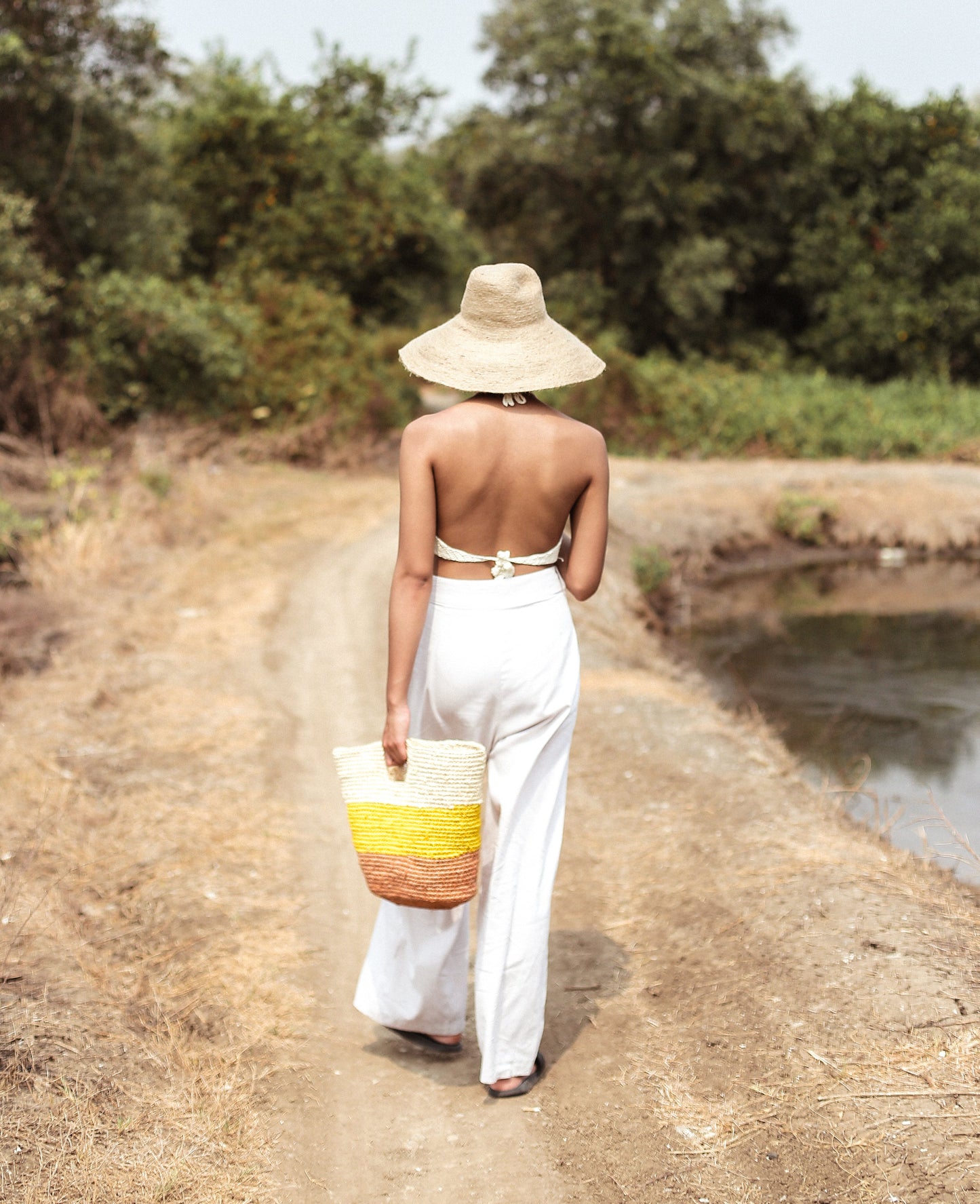 Bolso tote de rafia Sayan, en amarillo y beige