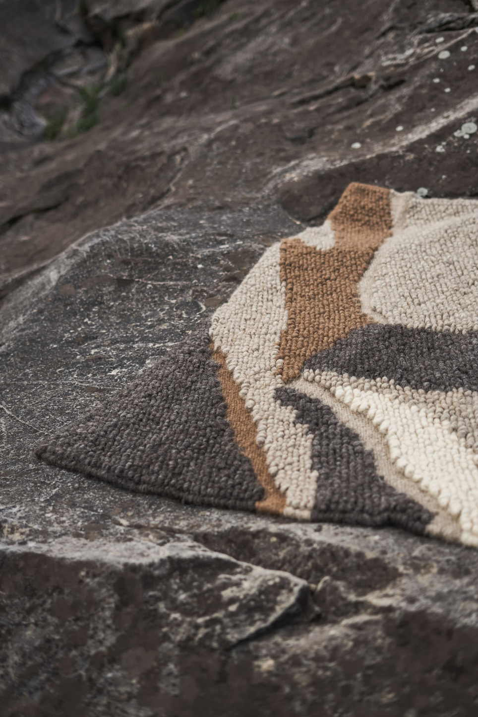 Alfombra tejida a mano "Piedra"