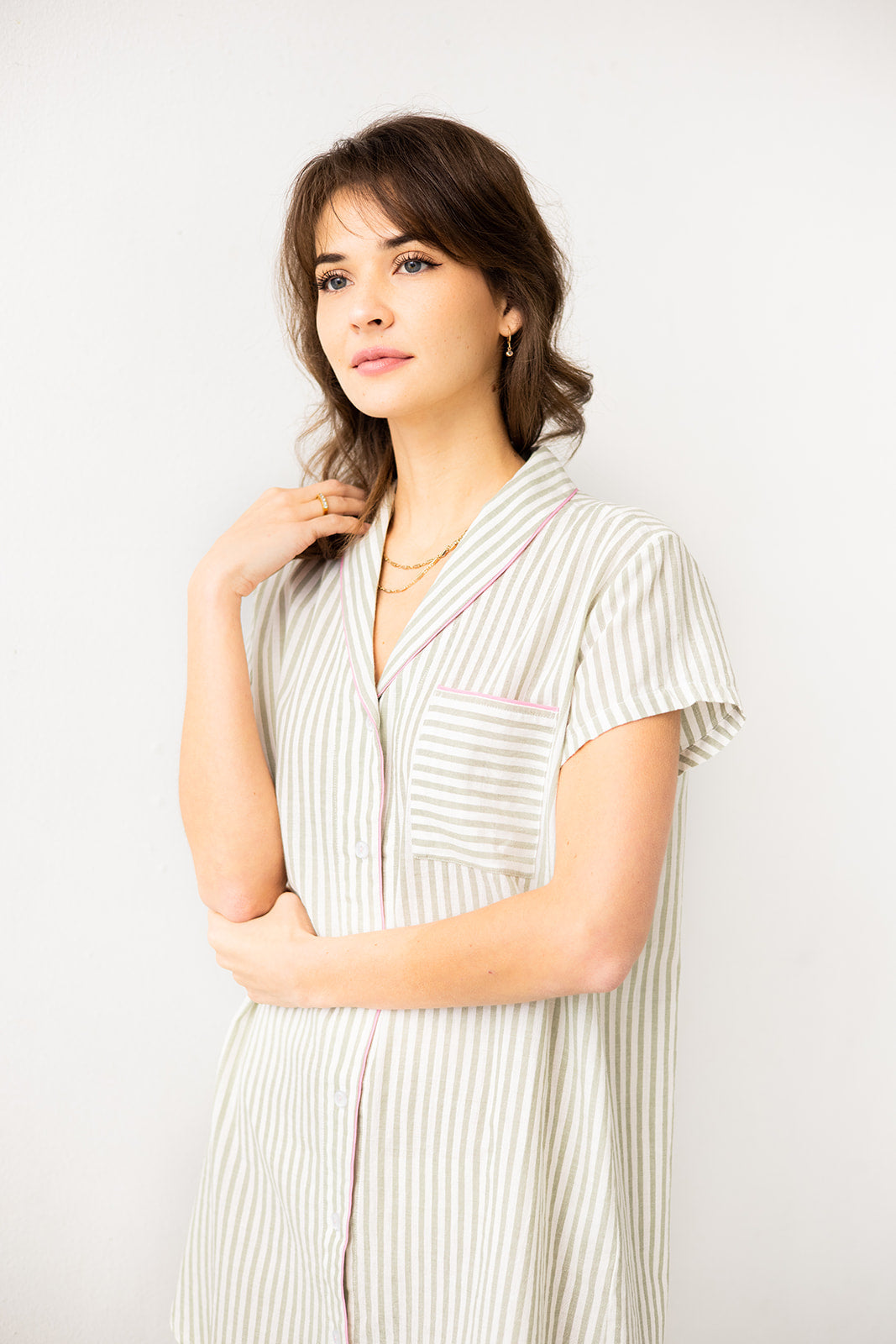 Camisa boyfriend a rayas con cuello chal