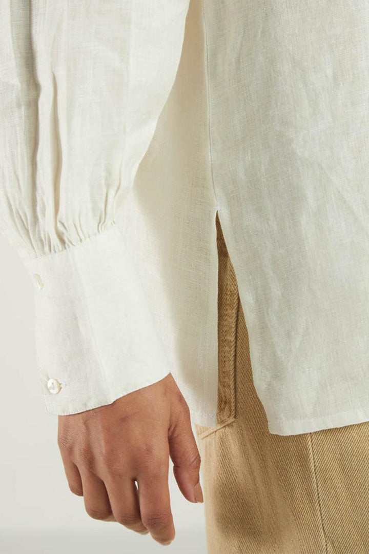 Camisa de verano en color blanco roto