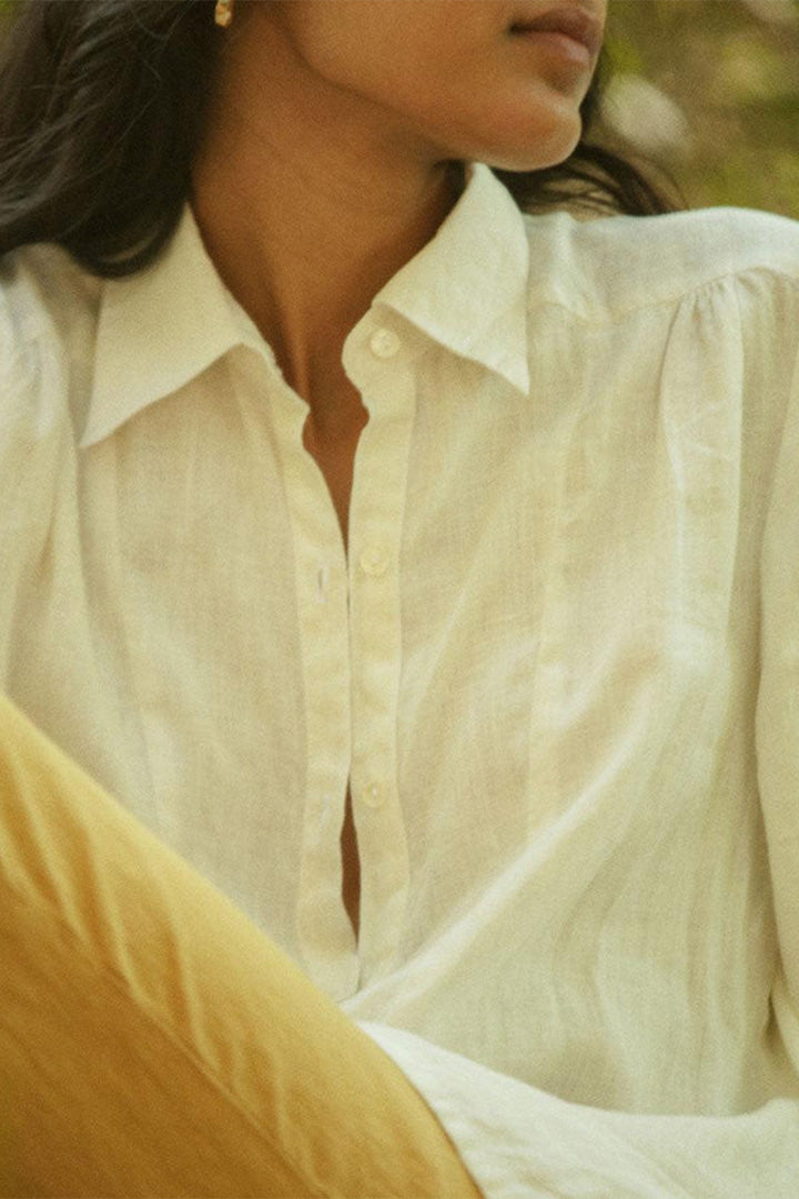 Camisa de verano en color blanco roto