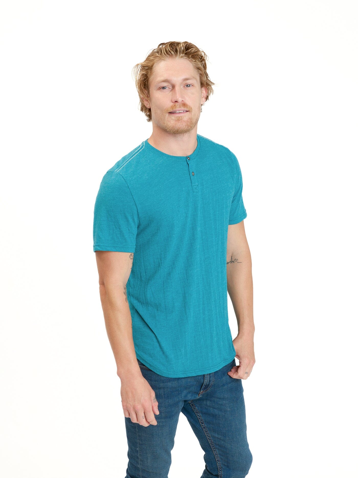 Camiseta Henley de triblend de manga corta Baseline