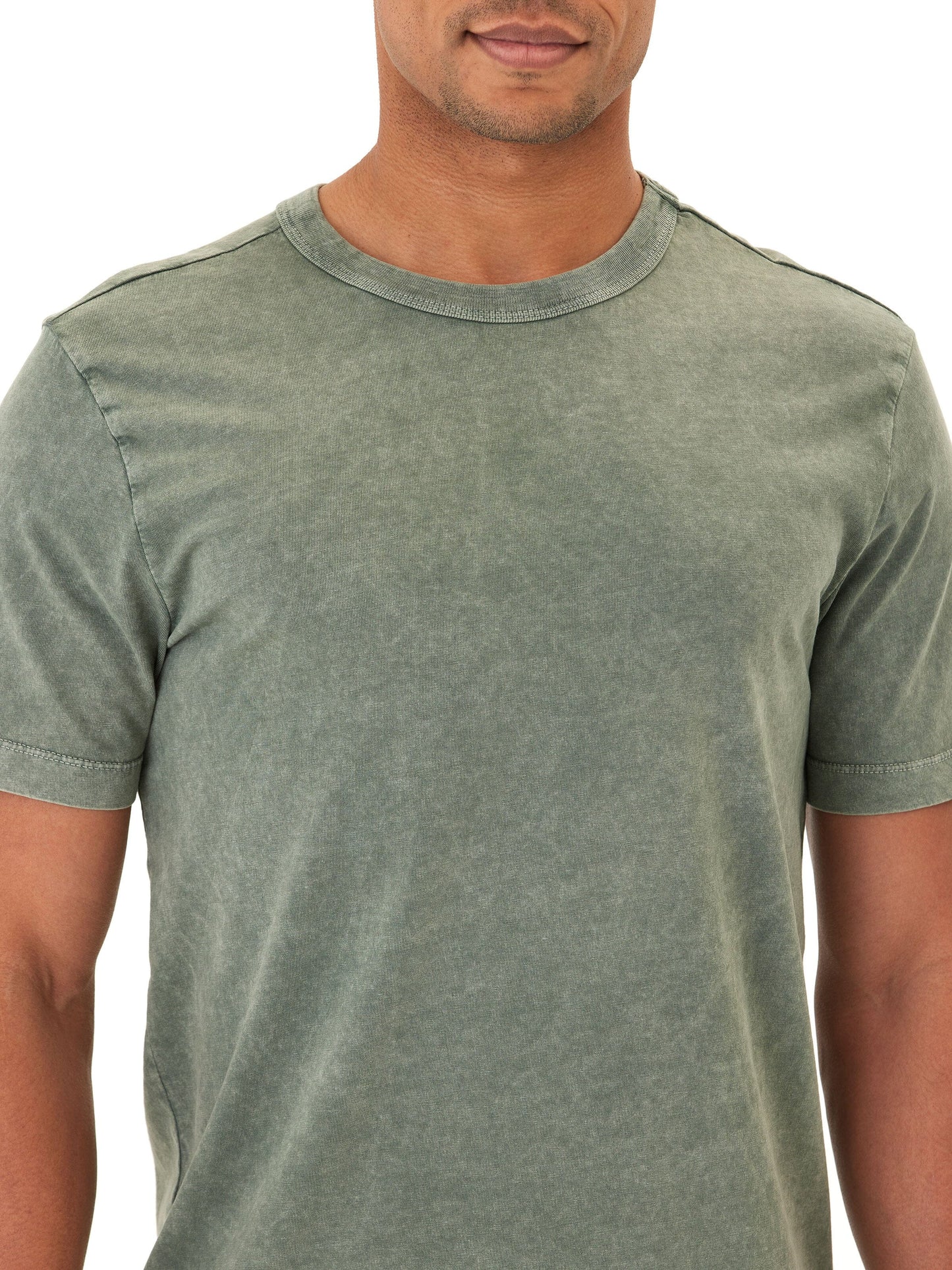 Camiseta de cuello redondo de jersey de algodón ecológico con lavado mineral Shawn