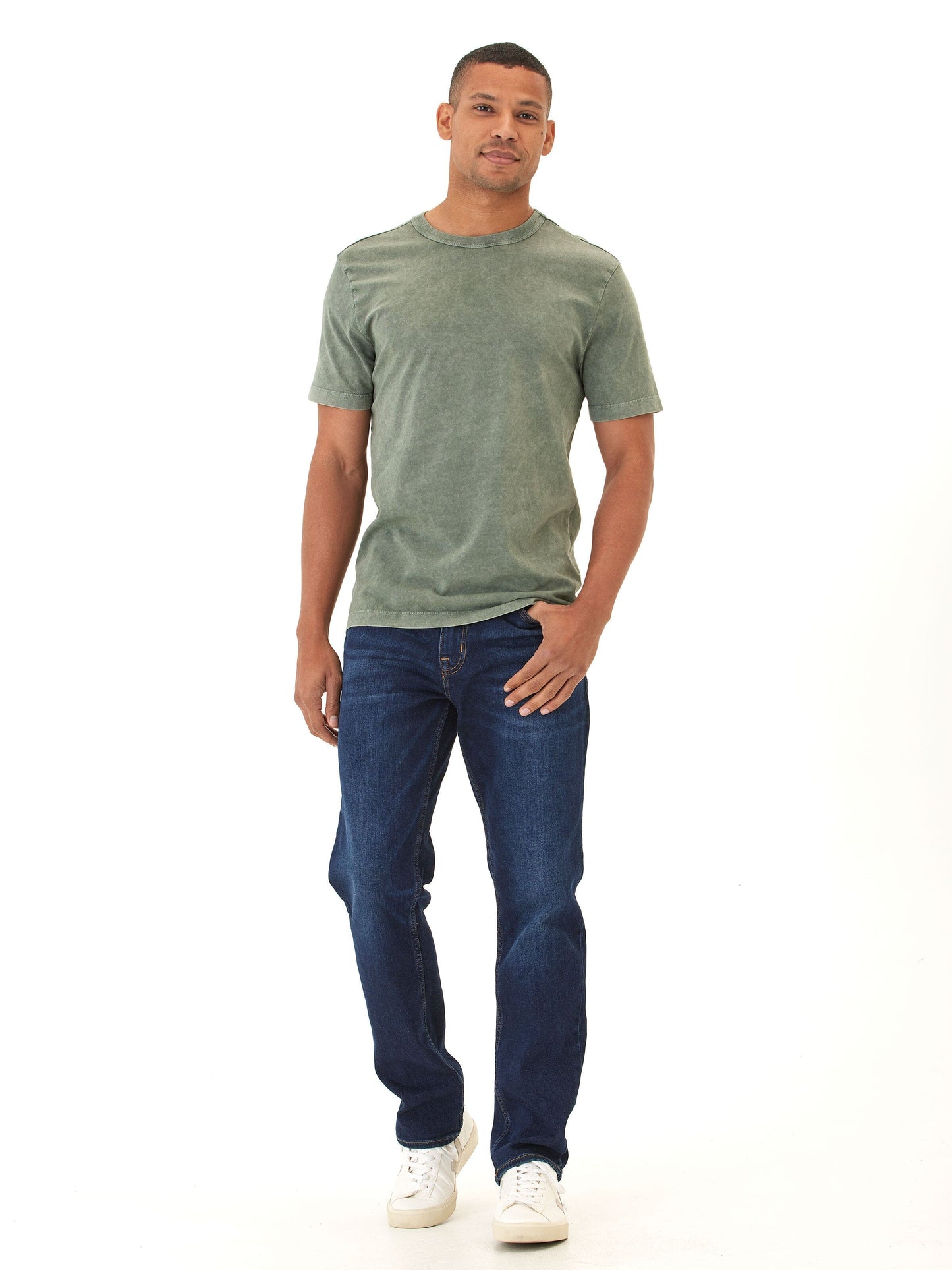 Camiseta de cuello redondo de jersey de algodón ecológico con lavado mineral Shawn