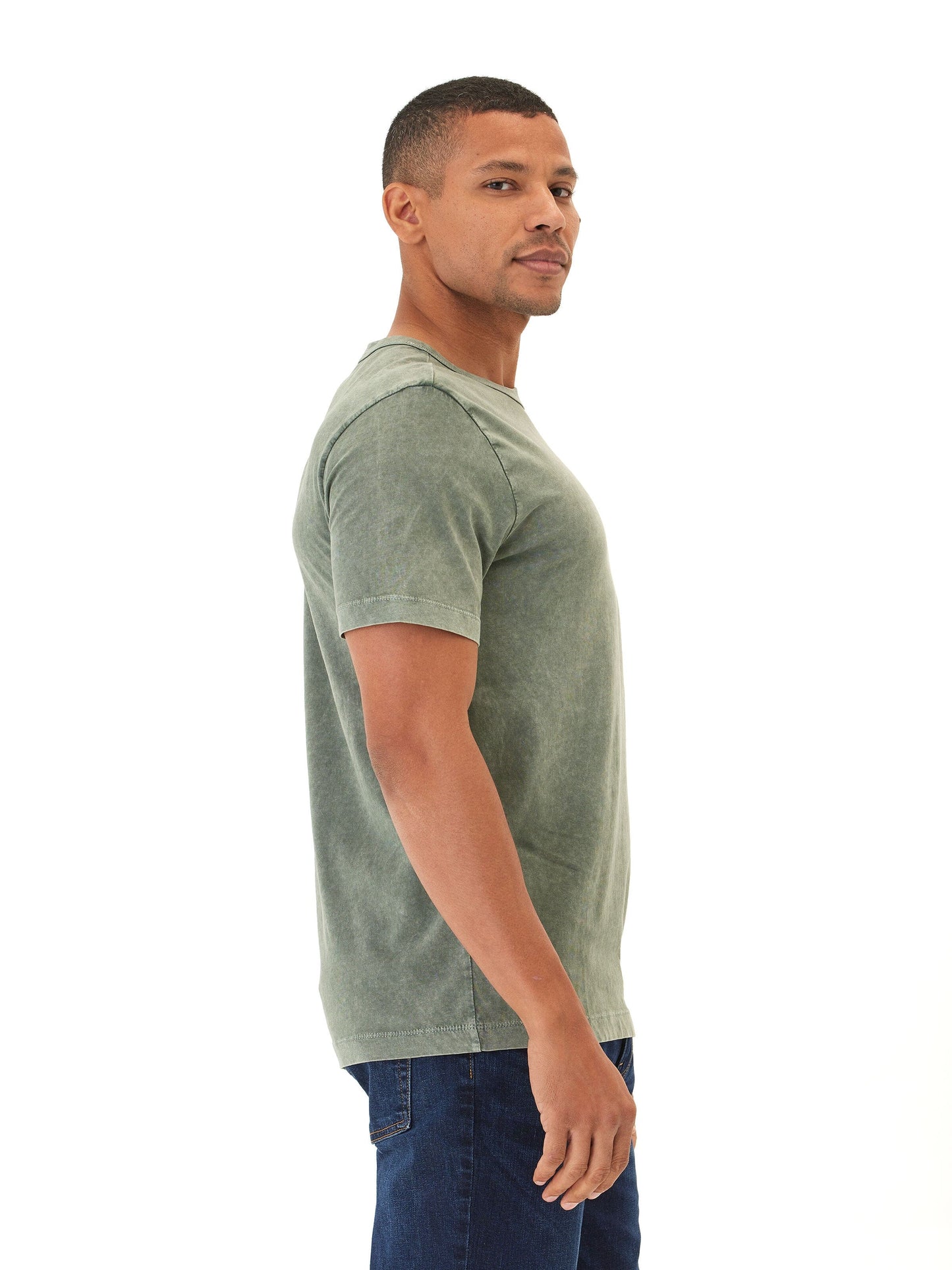 Camiseta de cuello redondo de jersey de algodón ecológico con lavado mineral Shawn