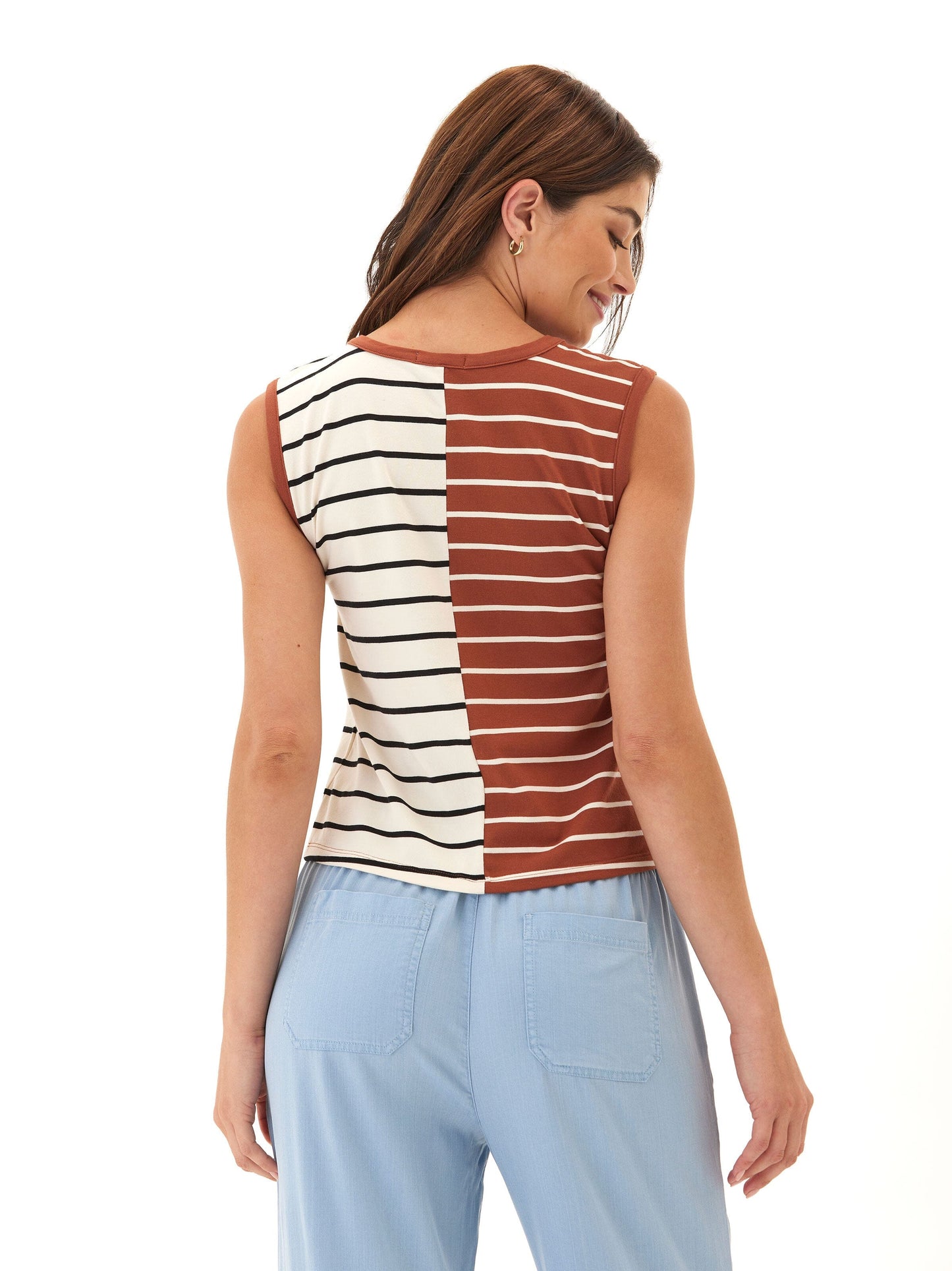 Camiseta sin mangas de jersey ecológico con rayas caribeñas de Emilia
