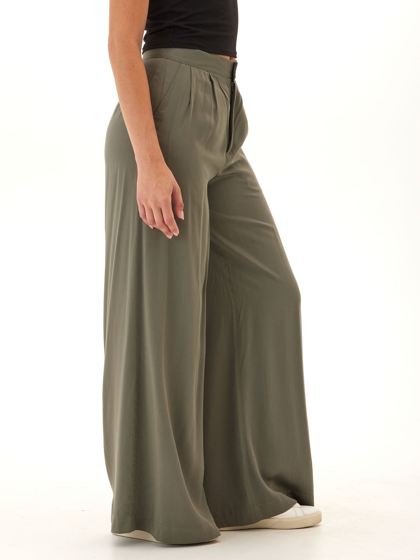 Pantalón ancho plisado tejido EcoVero de Samirah