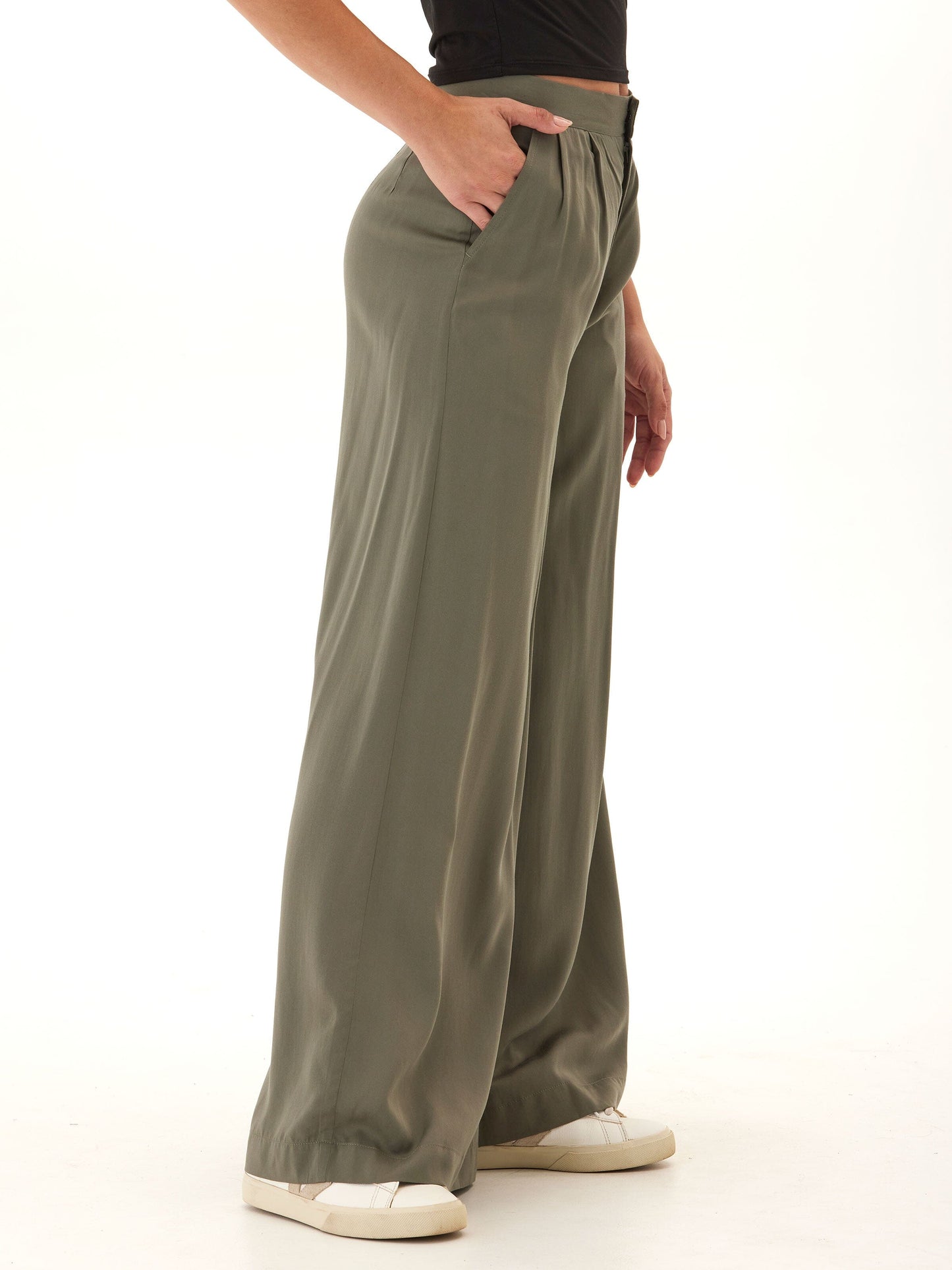 Pantalón ancho plisado tejido EcoVero de Samirah
