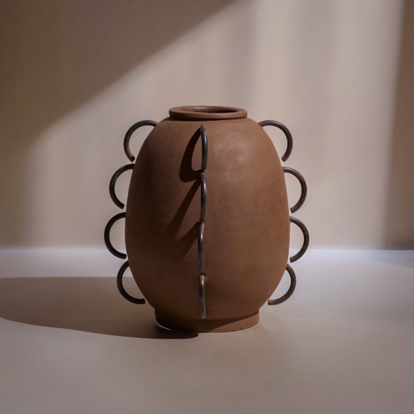 Jarrón Elliot Terracota de Diego Olivero Studio
