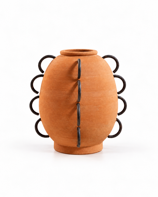 Recipiente Ella de terracota de Diego Olivero Studio