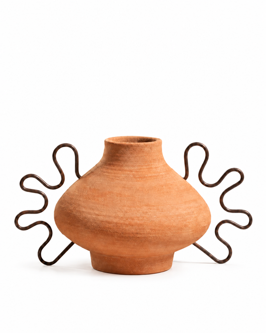 Vasija Inés de terracota de Diego Olivero Studio
