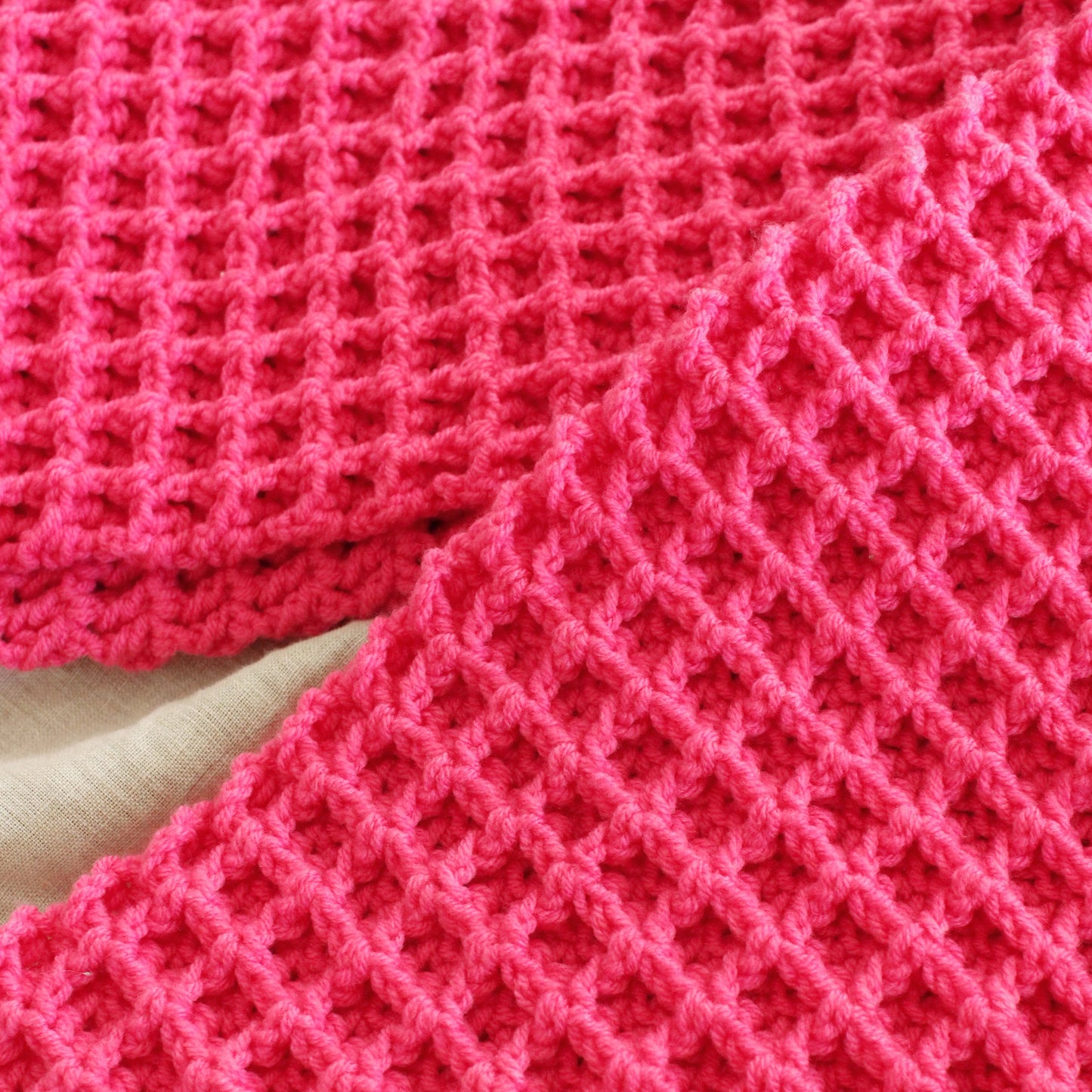 Bufanda de crochet WAFFLE en rosa caramelo