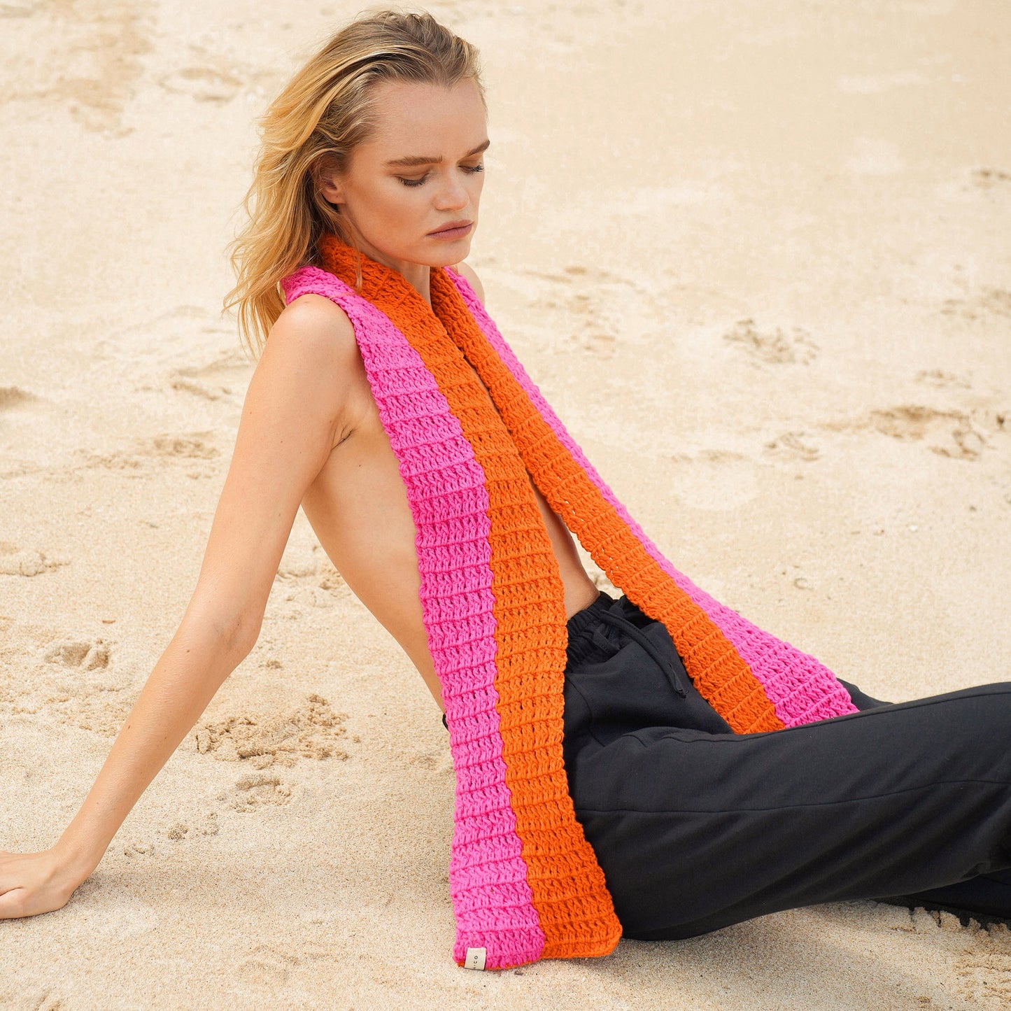 Bufanda de crochet WAFFLE en rosa caramelo y naranja mandarina