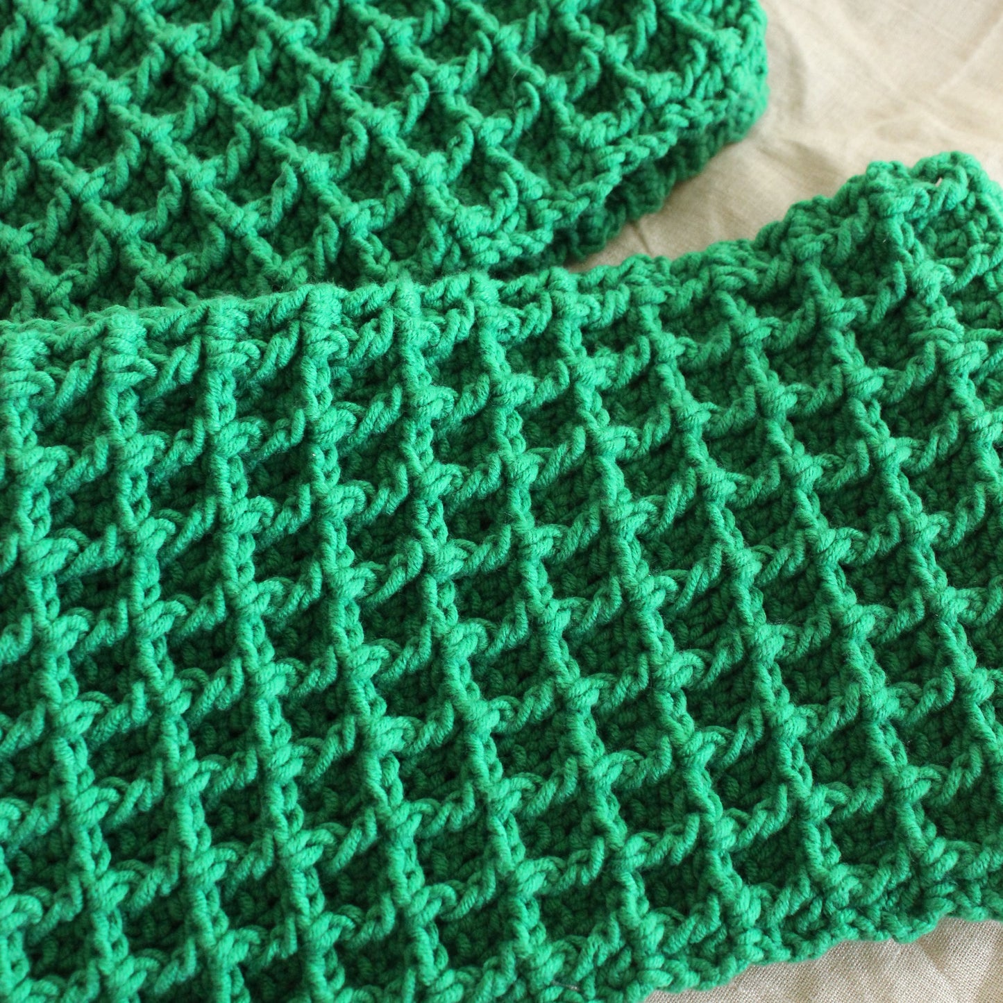 Bufanda de crochet WAFFLE en verde
