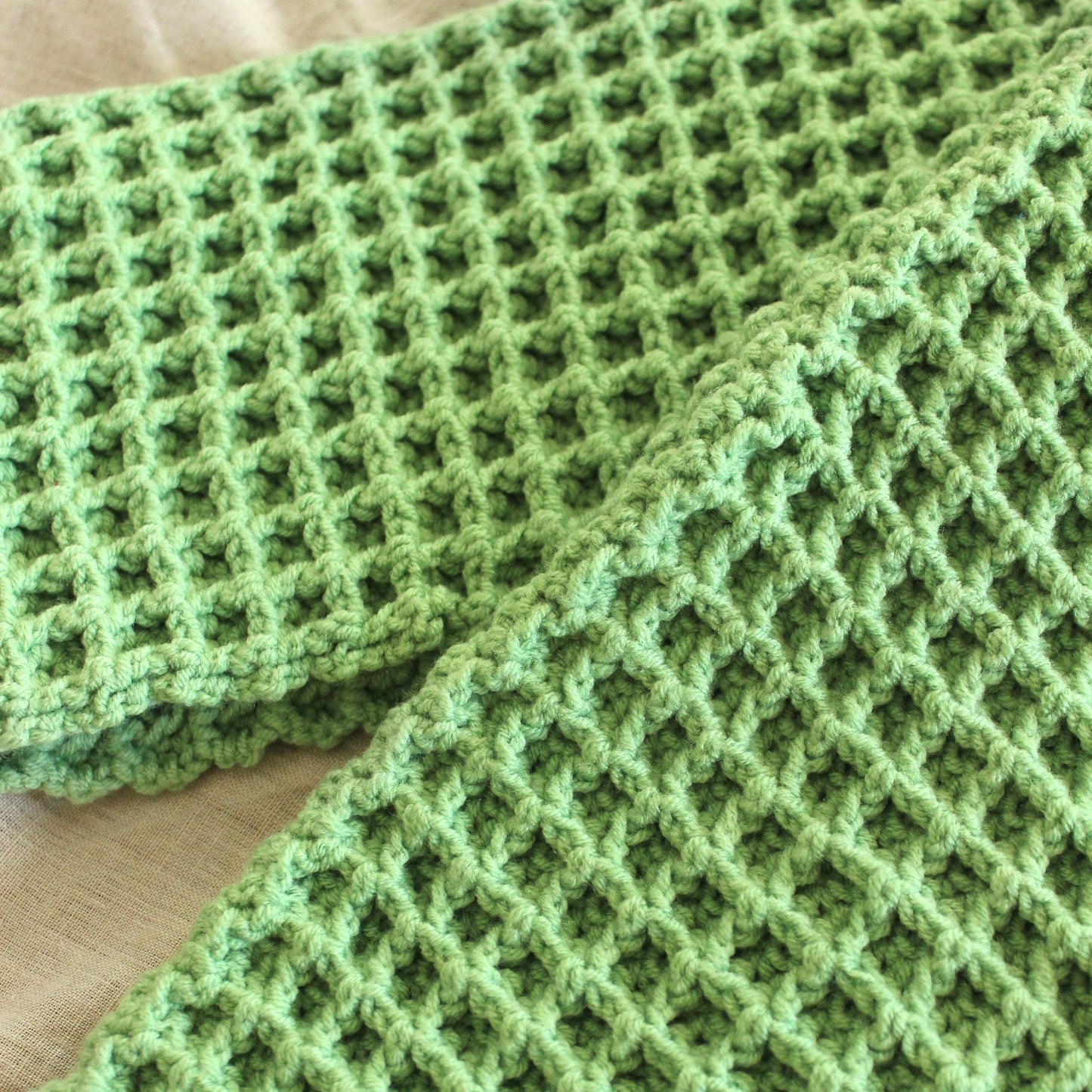Bufanda de crochet WAFFLE en verde salvia
