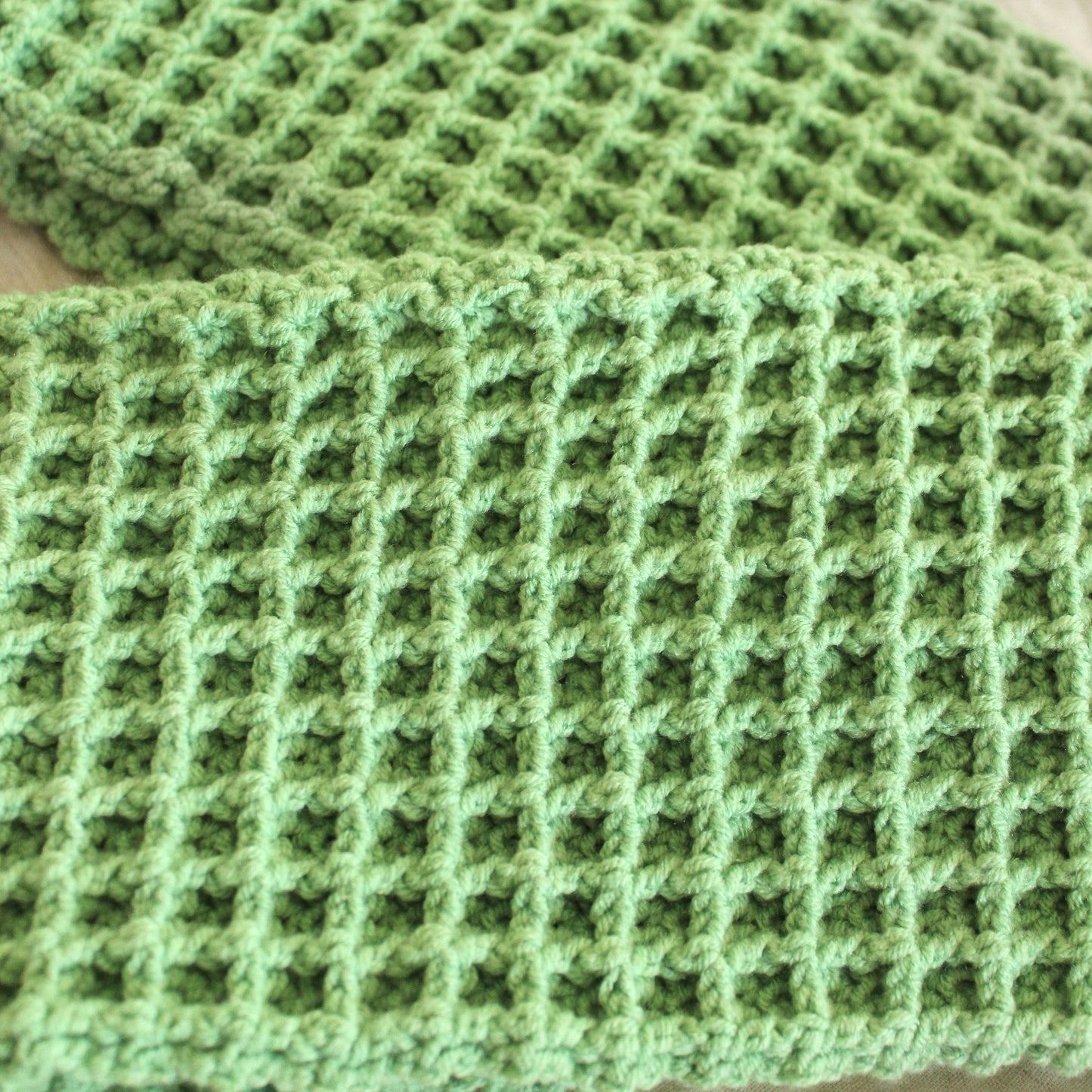 Bufanda de crochet WAFFLE en verde salvia