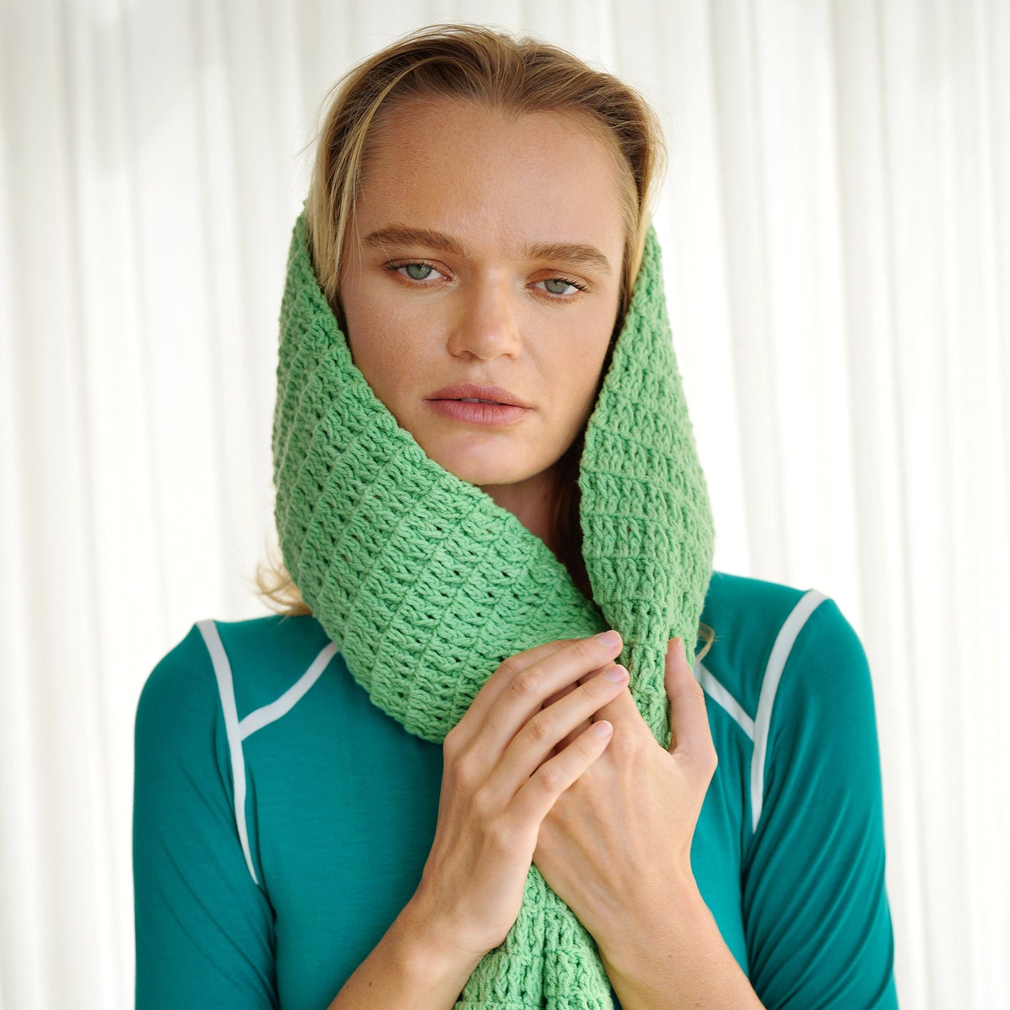 Bufanda de crochet WAFFLE en verde salvia
