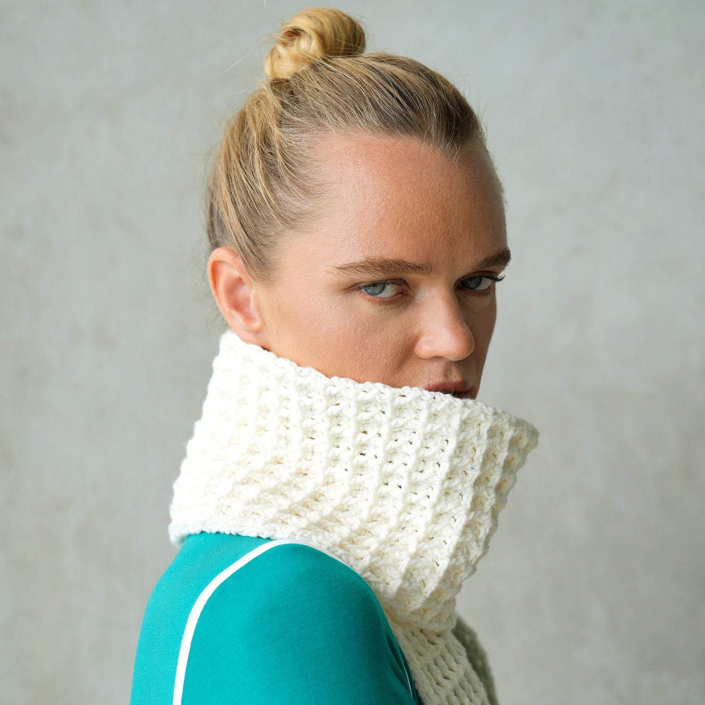 Bufanda de crochet WAFFLE en blanco roto