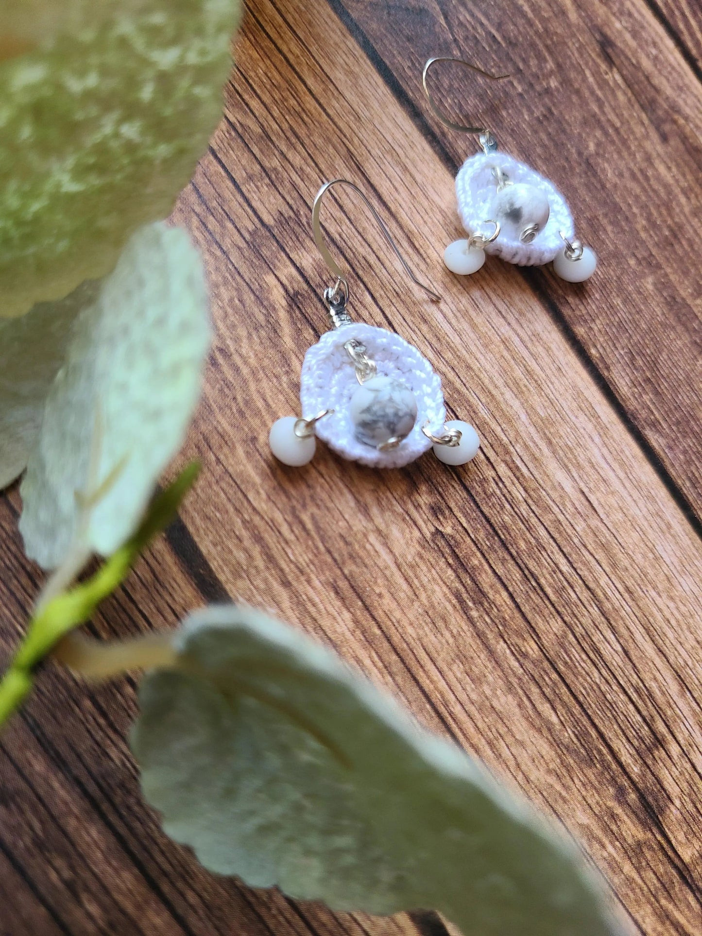 Pendientes de piedra blanca