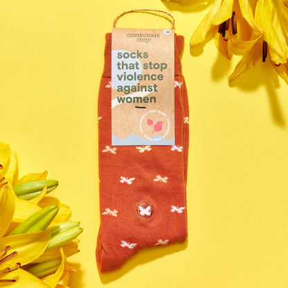 Calcetines que frenan la violencia contra la mujer (Mariposas naranjas)