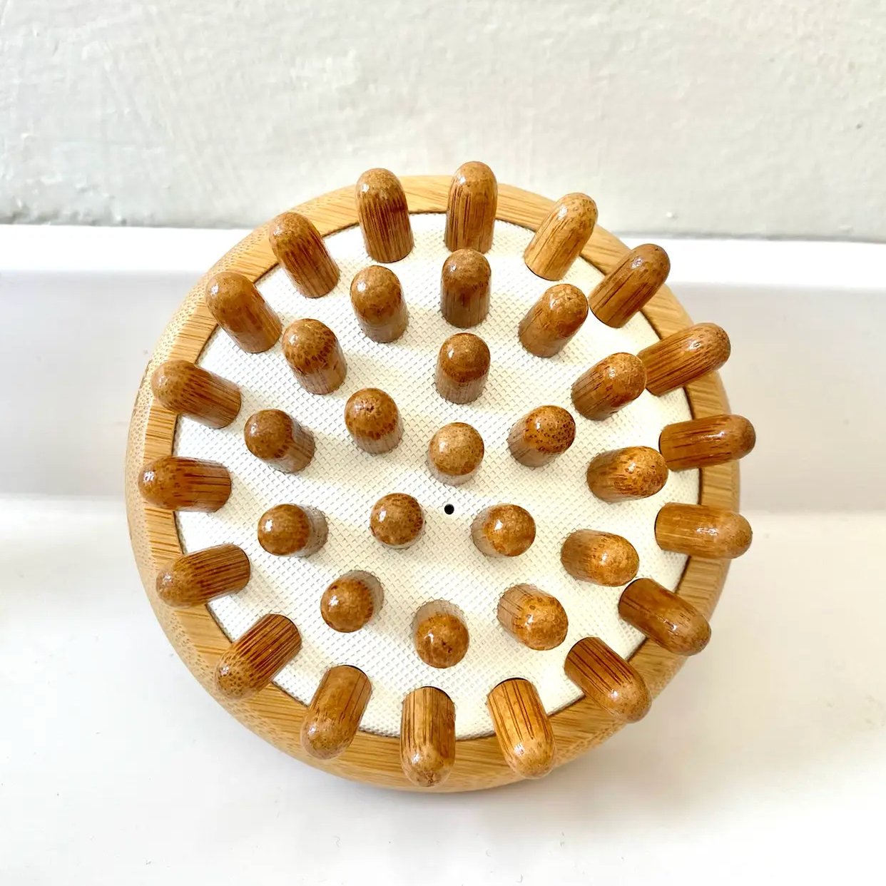 Masajeador estimulante del cuero cabelludo de bambú