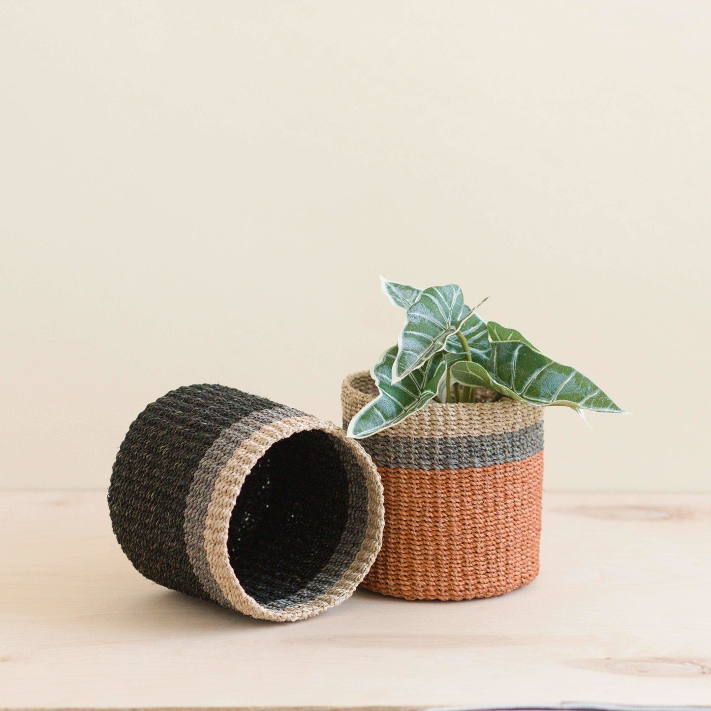 Mini cesta de mesa negra - Cestas hechas a mano | LIKHÂ