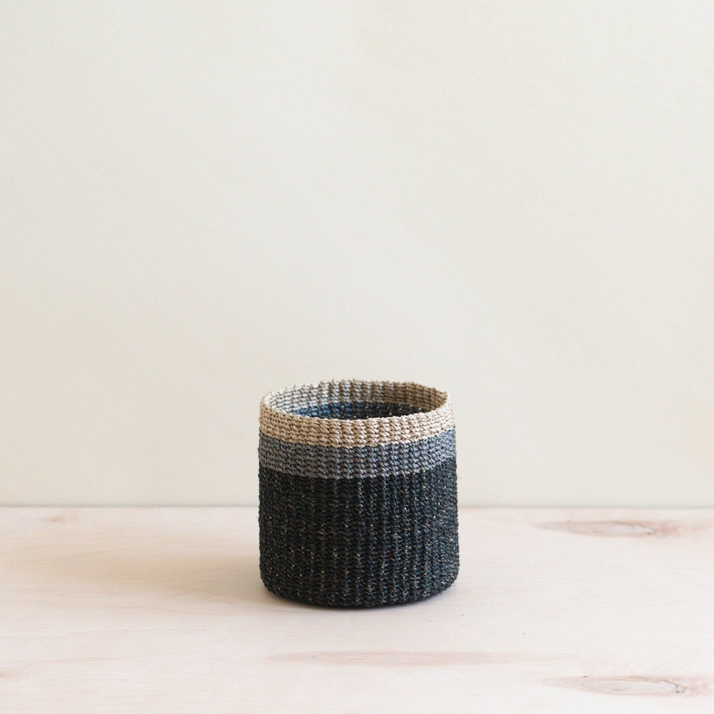 Mini cesta de mesa negra - Cestas hechas a mano | LIKHÂ