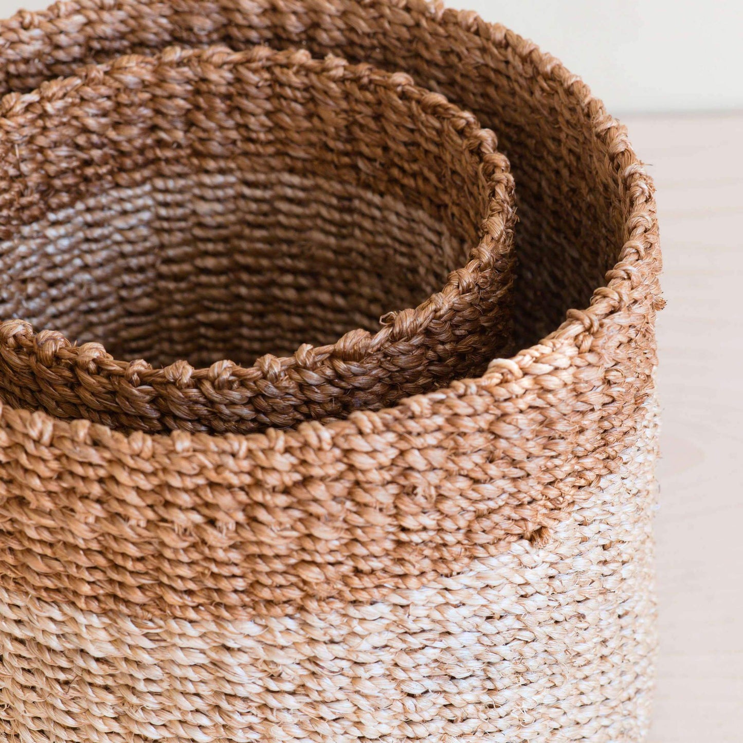 Juego de 2 cestas de mimbre de mesa en tonos naturales y marrones | LIKH