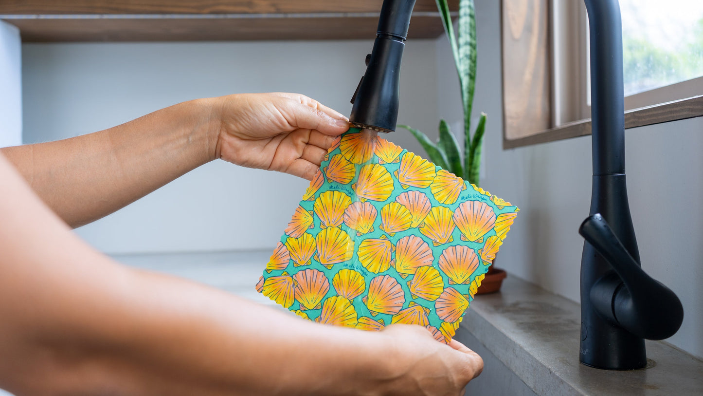 Meli Wraps Rollo a granel de envoltura de cera de abeja + juego de cubiertos con estampado de conchas marinas