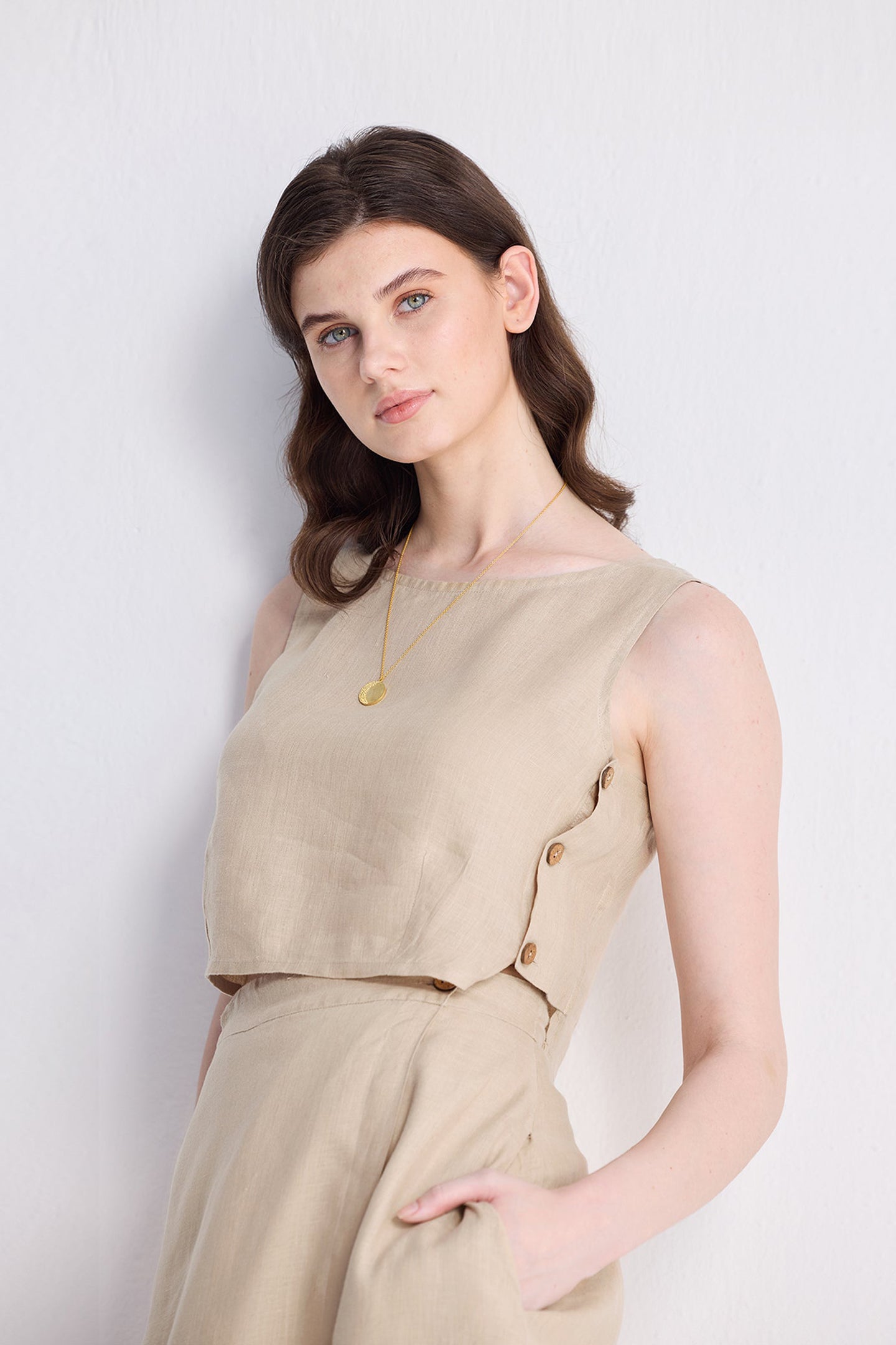 Top corto cuadrado en beige neutro