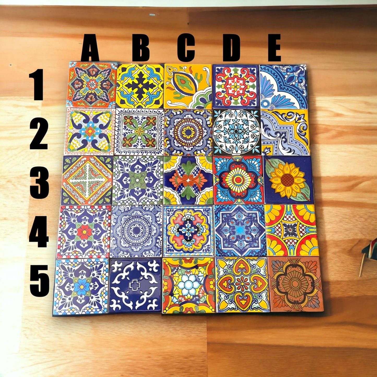 Mesa auxiliar mexicana personalizable | Mesa auxiliar de madera con azulejos de Talavera