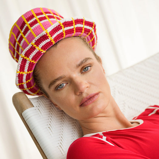 Gorro de crochet a cuadros DERBY