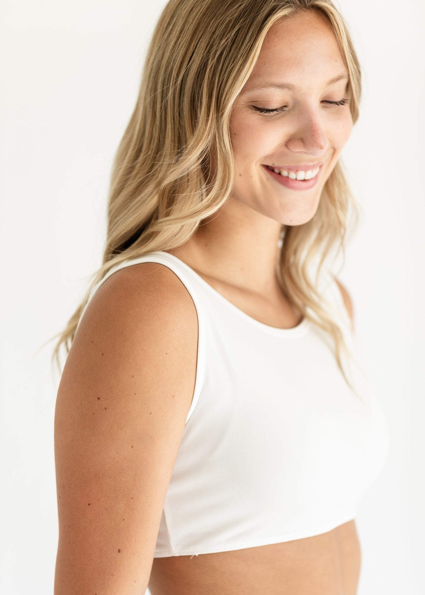 Camiseta de tirantes Demi elegante para combinar con otras prendas
